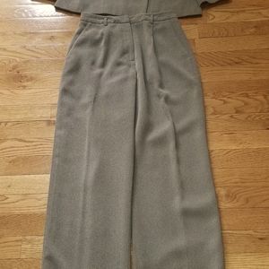 Ladies Business Pant Suit size 2P in excellent condition AnnTaylor